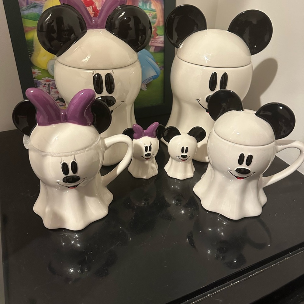 6 Piece collection of Disney’s Mickey and Minnie Ghost Mug and Canister Set